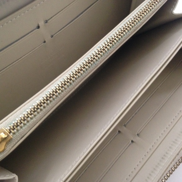 Louis Vuitton Beige Vernis Mono Zippy Long Wallet - Picture 7 of 9